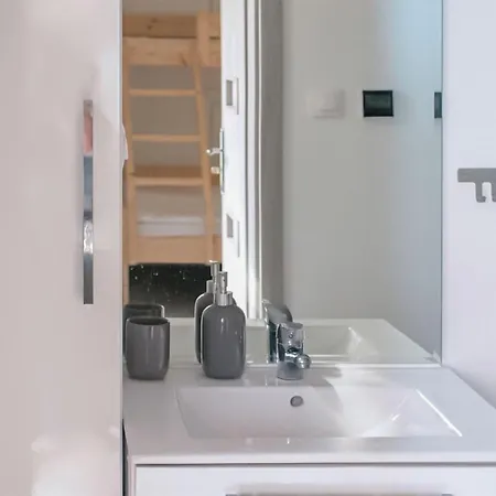 Дом отдыха Lovely In With Jacuzzi Jezierzany